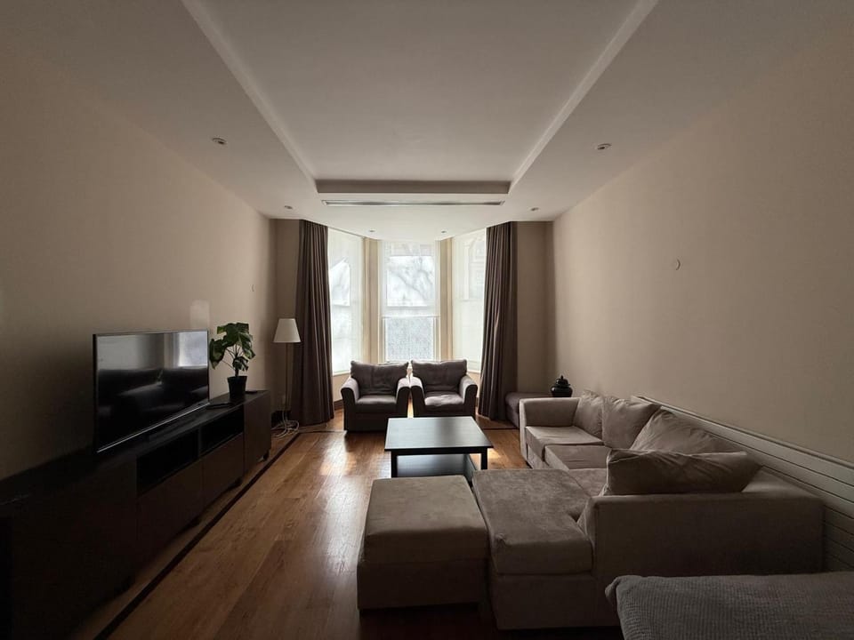 Luxury 2BR Flat 3 King Beds & 3 Baths Sleeps 7 Apartment in City of Westminster