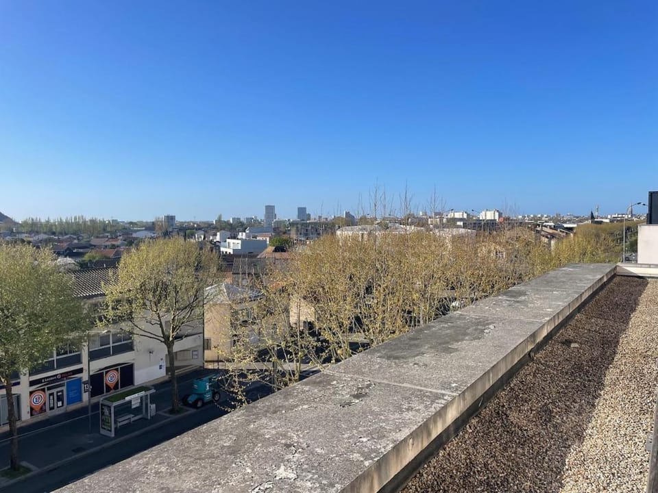 1 bedroom apartment with terrace Close to Bordeaux Free parking Apartment in Bordeaux
