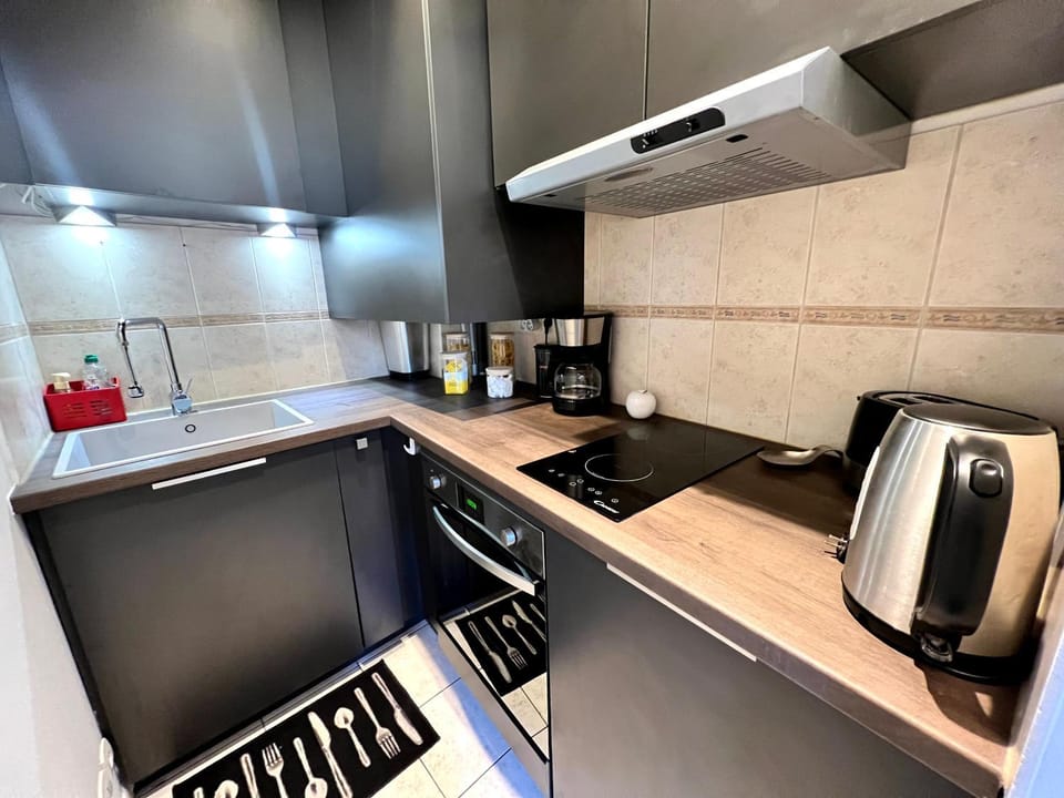 Kitchen or kitchenette, kitchen