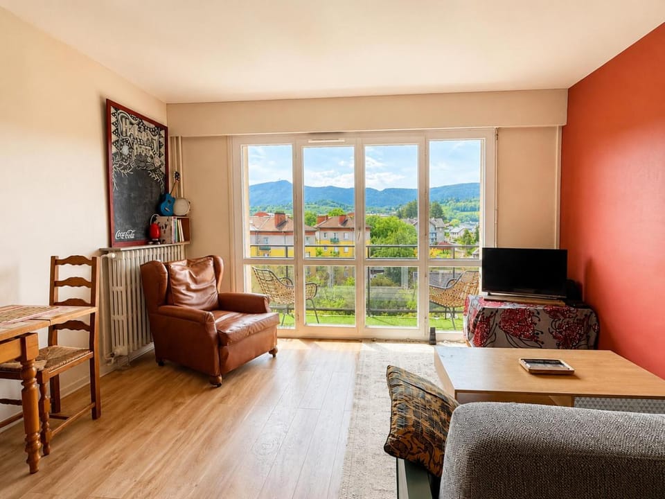 L'Atelier des Couleurs - Parking & Balcons Apartment in Chambery