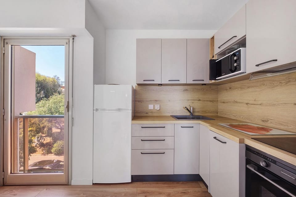 Kitchen or kitchenette, Living room