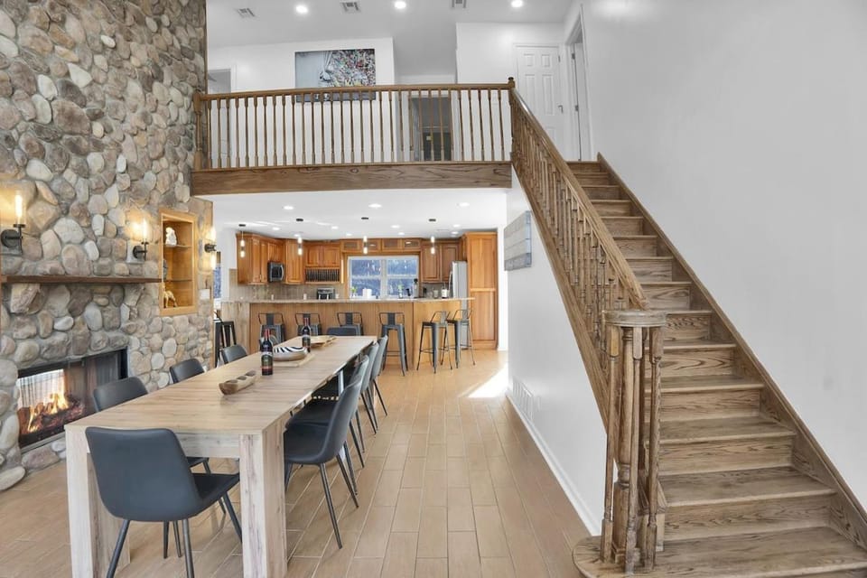 Pocono Paradise ! Minutes To Camelback & Kalahari Chalet in Pocono Mountains