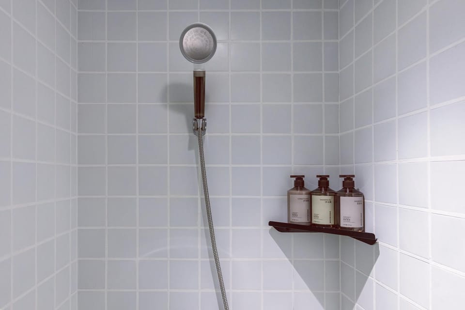 Shower, Bathroom, On site
