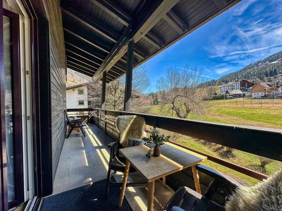 Balcony/Terrace, Mountain view