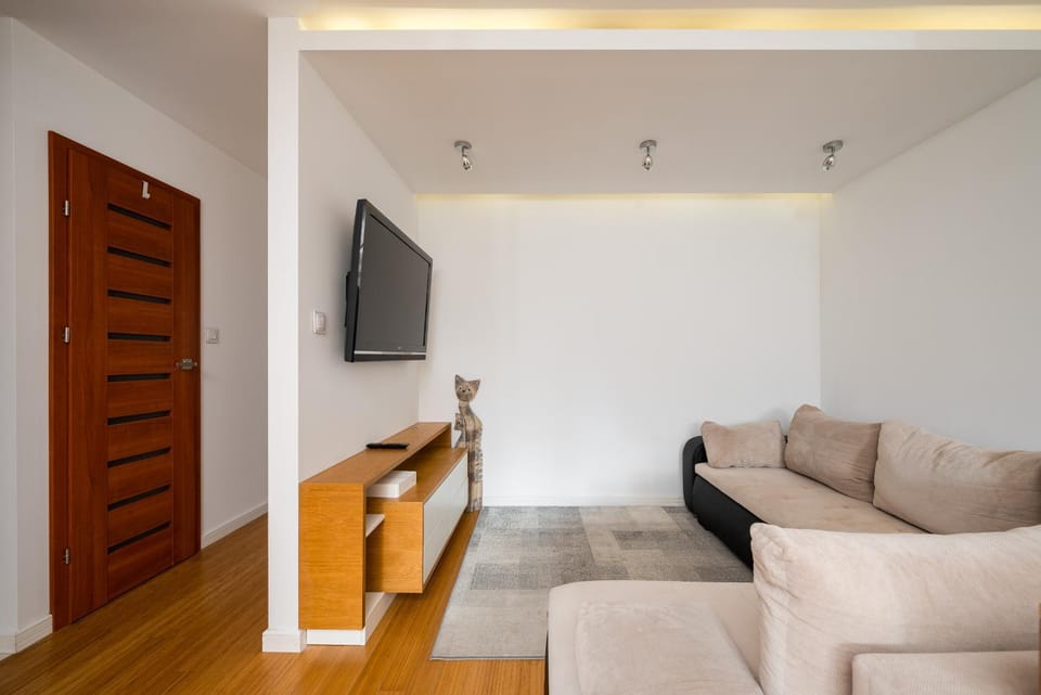 Communal lounge/ TV room, TV and multimedia, Living room, Seating area, Evening entertainment