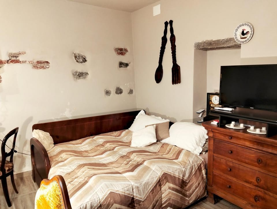 Bed, TV and multimedia