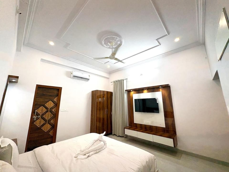 Hill view by SGOH 5bhk luxury villa private pool Villa in Rajasthan
