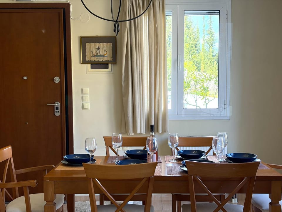 Facade/entrance, Dining area