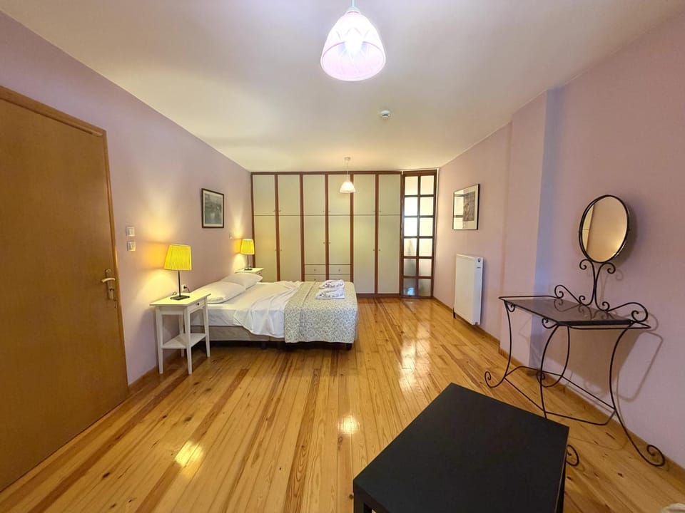 Bed, Bedroom, towels, wardrobe