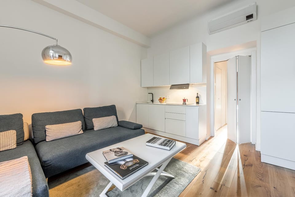 Kitchen or kitchenette, Living room, Seating area, Dining area, stove