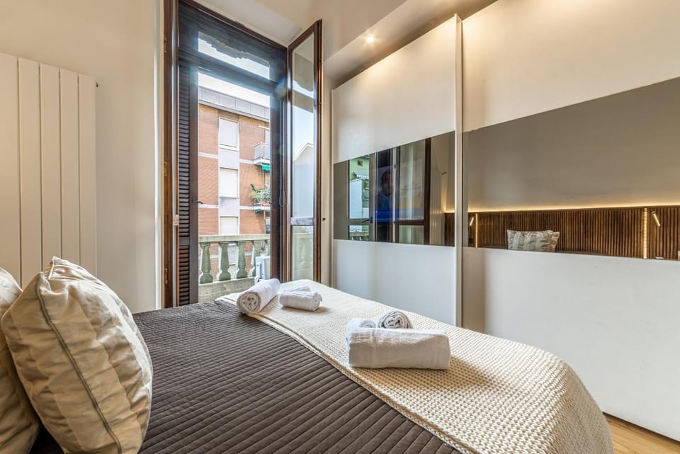 Bed, Photo of the whole room, Bedroom, towels
