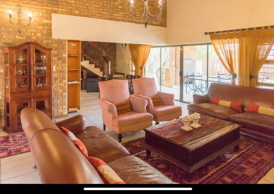 Zebula Golf and Wildlife Estate - Zebras Crossing Pax 10 - Moi Signature Villa Villa in North West, South Africa