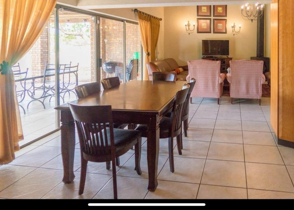 Zebula Golf and Wildlife Estate - Zebras Crossing Pax 10 - Moi Signature Villa Villa in North West, South Africa