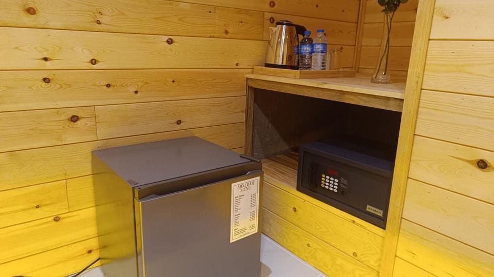 Coffee/tea facilities, locker