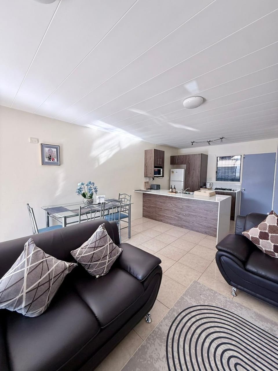 Restaurant/places to eat, Living room