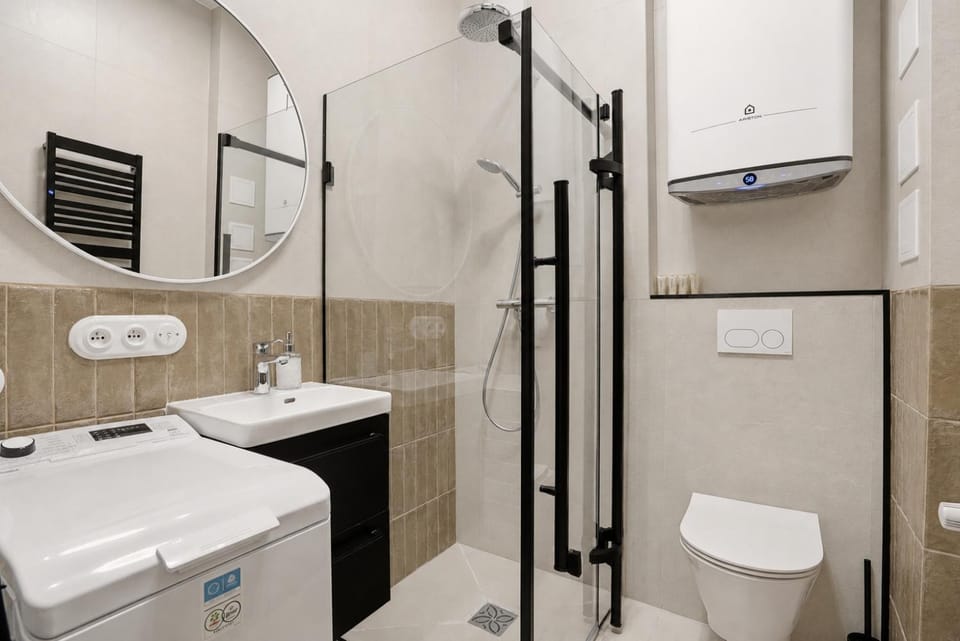 Shower, Toilet, Bathroom, towels
