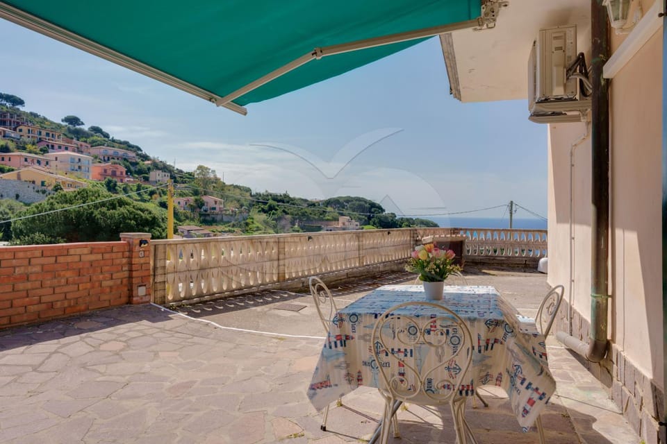 Villa Flora - Goelba Apartment in Capoliveri