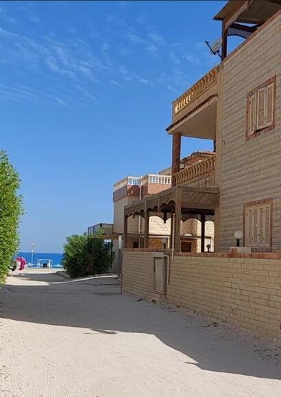 luxury and white sand beach house in good location Chalet in Egypt