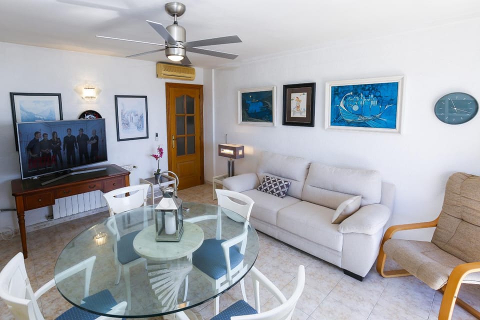 Communal lounge/ TV room, Living room