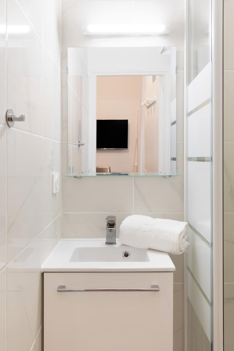 Elegant Suite in Montparnasse Apartment in Paris