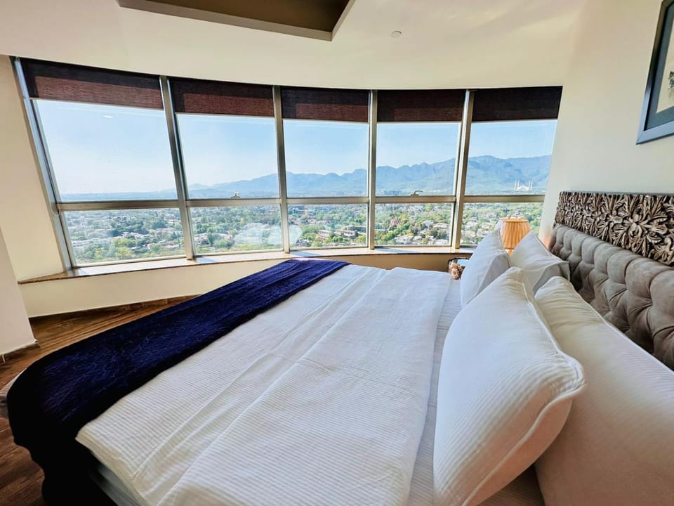 Bed, Photo of the whole room, Bedroom, Mountain view