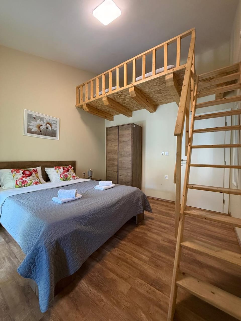 Bed, Photo of the whole room, Bedroom, bunk bed