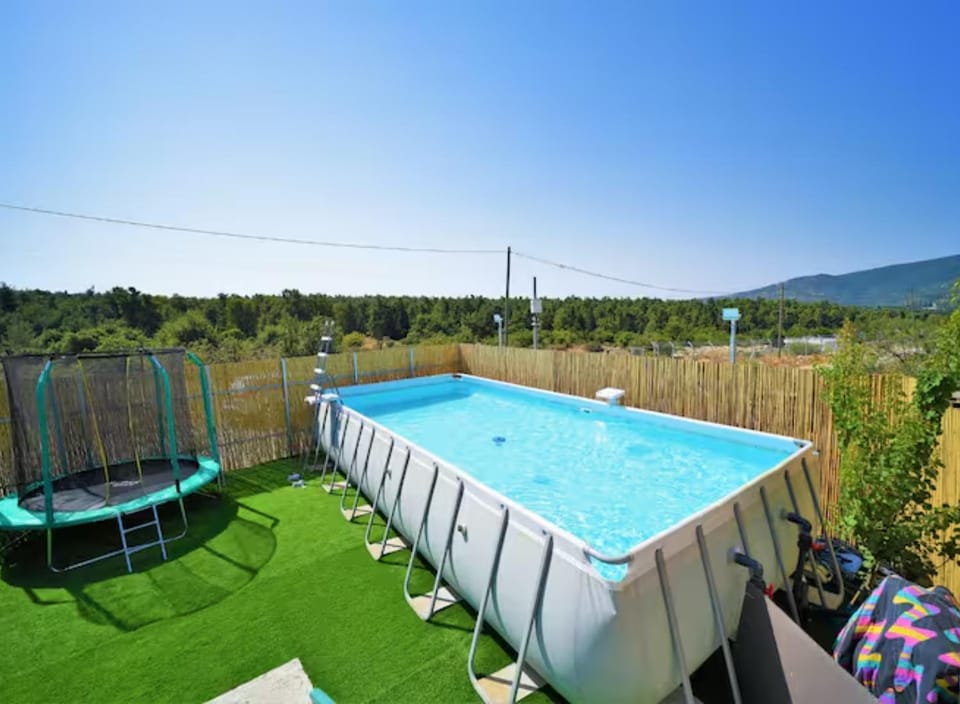 Spring, Day, Natural landscape, Garden, Garden view, Mountain view, Pool view, Swimming pool, sunbed