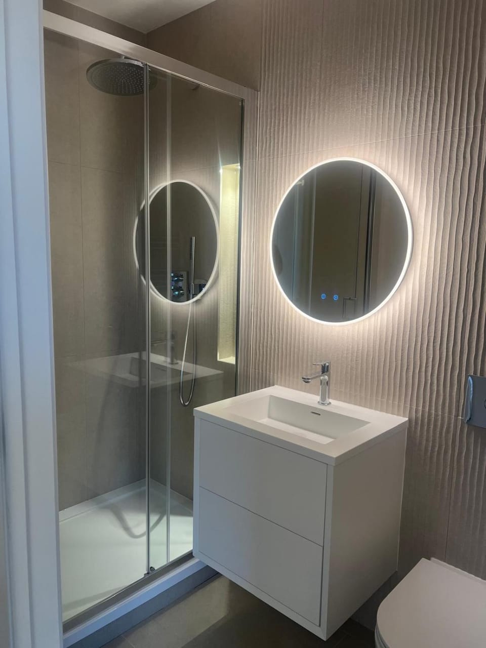Elegant Ealing Escape Apartment in London Borough of Ealing