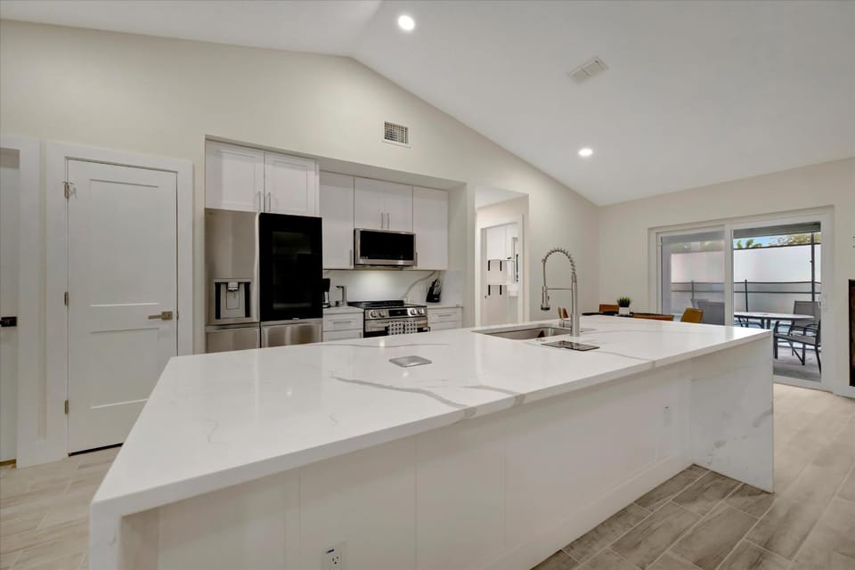 Private Arcade with Pool Hot Tub and Grill Sleeps 10 House in Four Corners