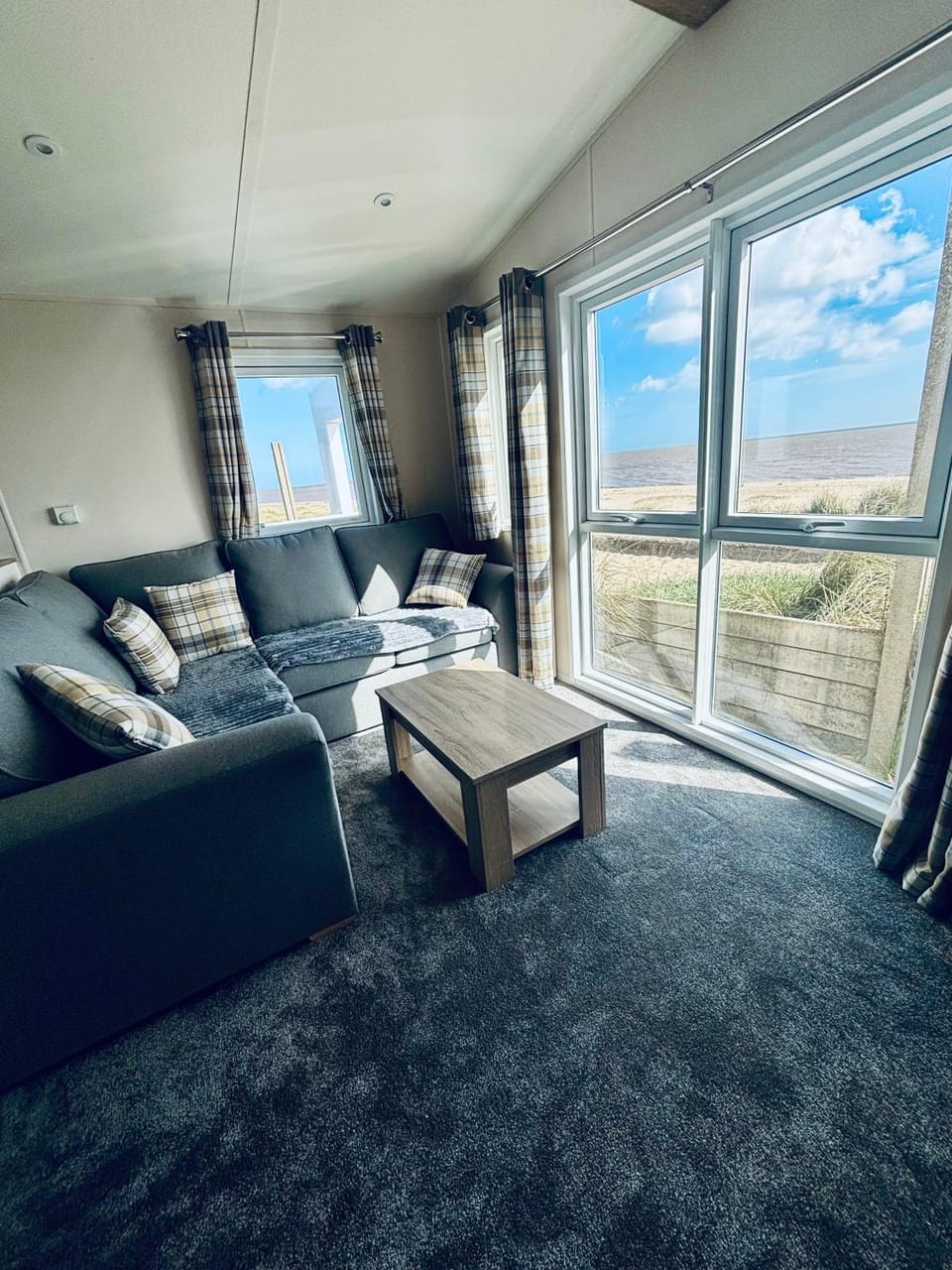 SEA VIEW CARAVAN Disability friendly Campground/ 
RV Resort in Caister-on-Sea