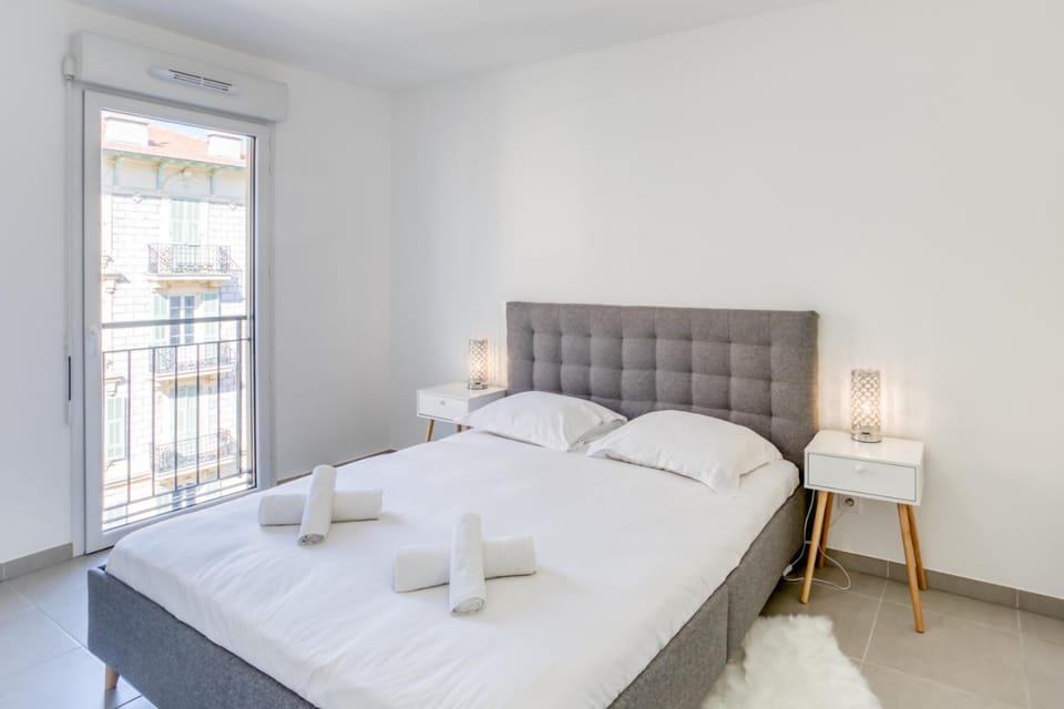 Riquier Central 1BR Steps from SNCF Apartment in Nice
