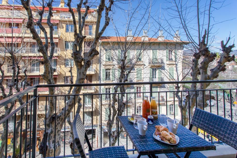 Riquier Central 1BR Steps from SNCF Apartment in Nice