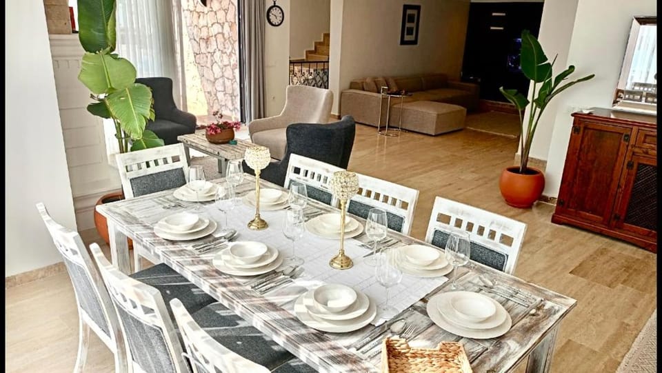 Kalkanda sonsuzluk havuzlu villa Villa in Kalkan Belediyesi