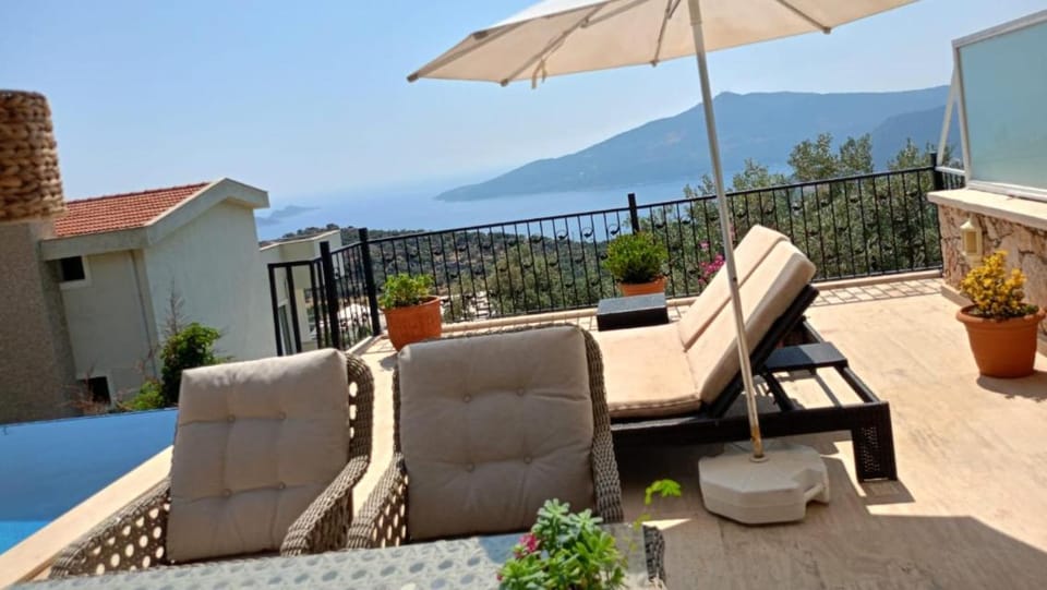 Kalkanda sonsuzluk havuzlu villa Villa in Kalkan Belediyesi