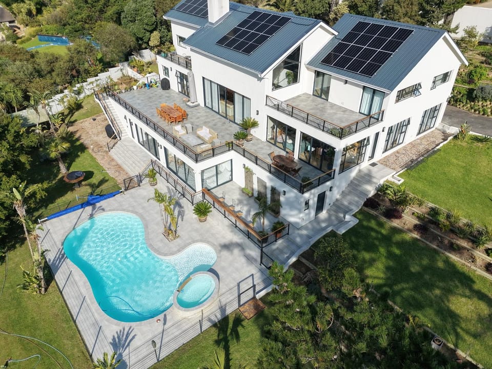 Property building, Spring, Day, Natural landscape, Bird's eye view, Garden, Garden view, Pool view, Swimming pool
