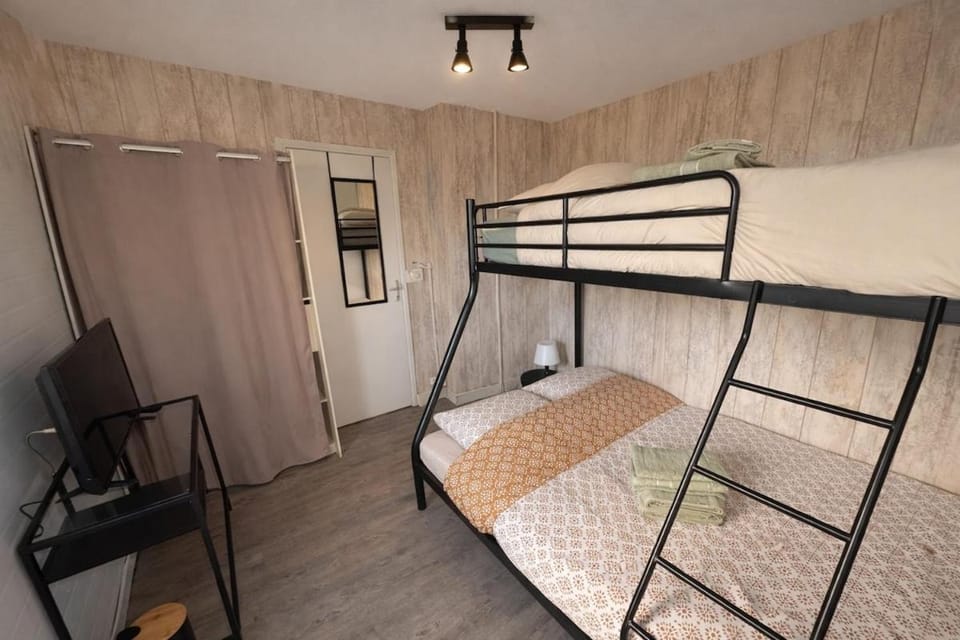 Maison pour 8 personnes avec jardin et à côté Gare RER C & Paris House in Île-de-France