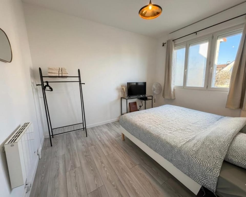 Maison pour 8 personnes avec jardin et à côté Gare RER C & Paris House in Île-de-France