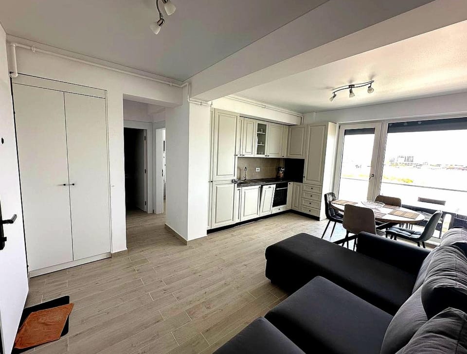 TV and multimedia, Kitchen or kitchenette, Living room, Seating area, Dining area, Lake view, wardrobe