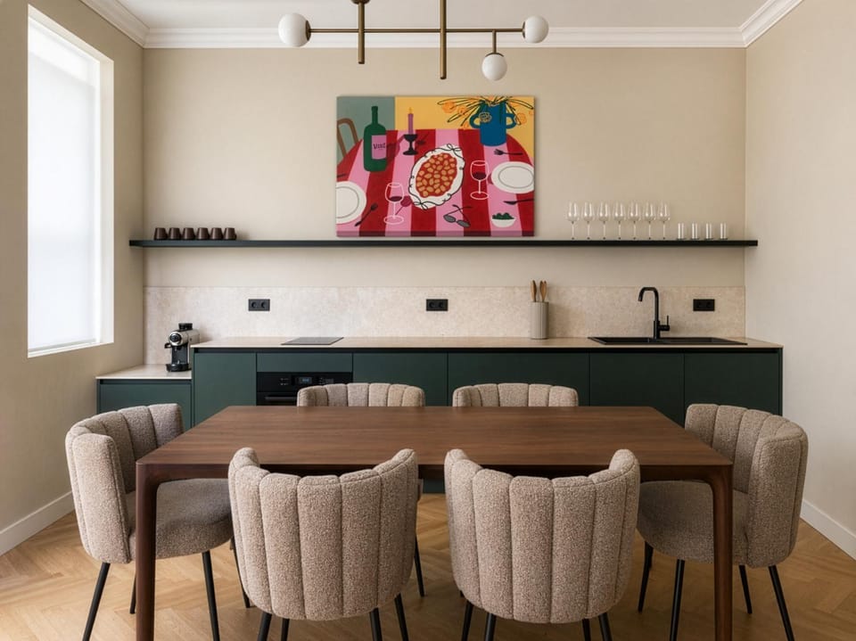 Kitchen or kitchenette, Dining area