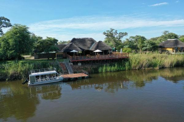 Property building, Restaurant/places to eat, Breakfast