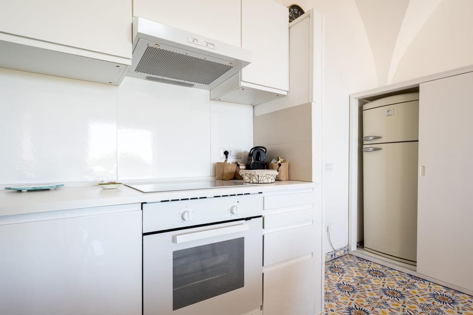 Kitchen or kitchenette, oven, kitchen