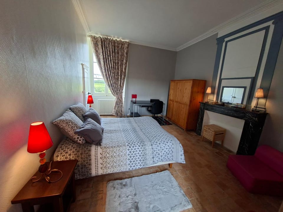 Photo of the whole room, Bedroom