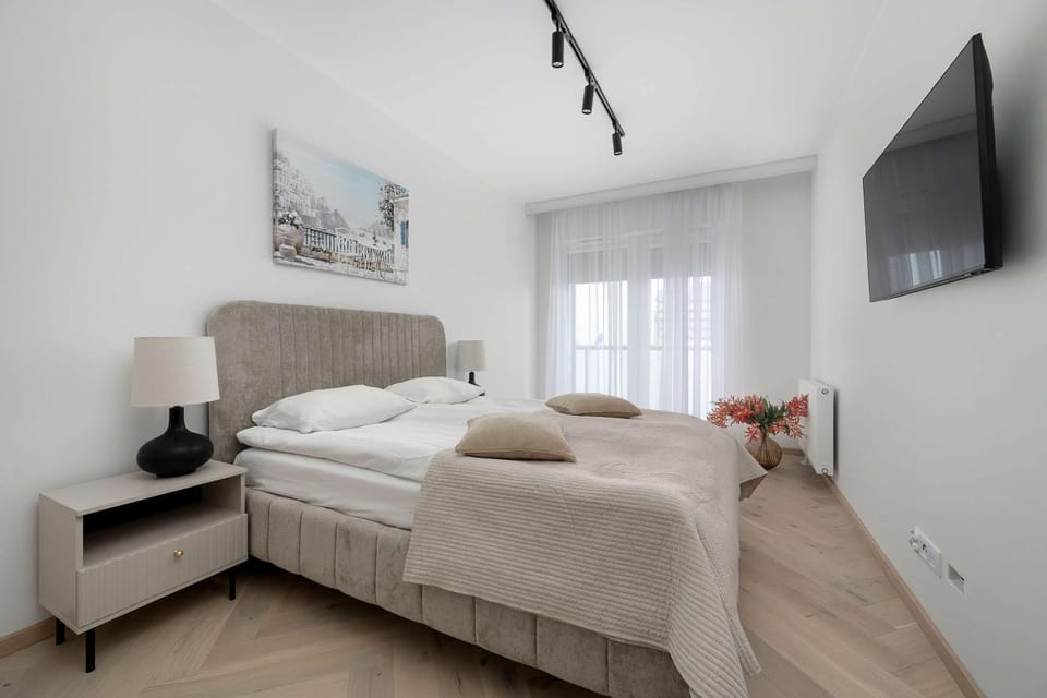 Bed, TV and multimedia, Photo of the whole room, Evening entertainment, Bedroom