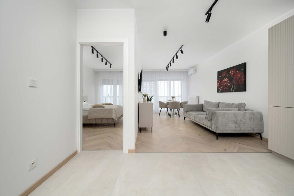 Bed, TV and multimedia, Living room, Photo of the whole room, Seating area, Bedroom