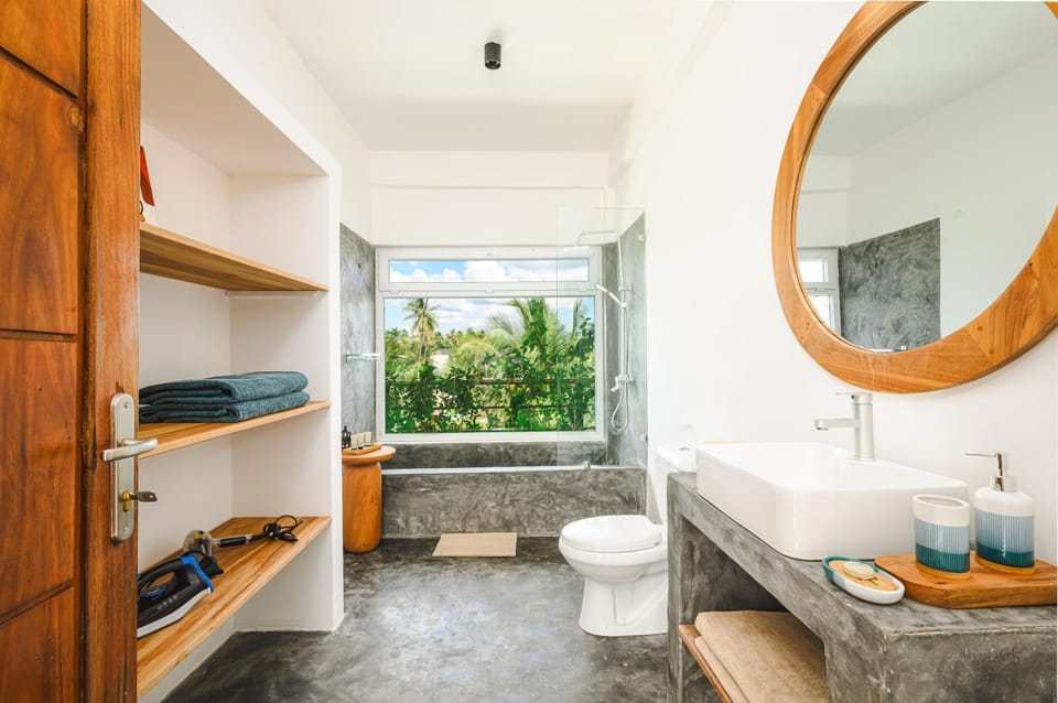Shower, Toilet, Bathroom, Bath, towels