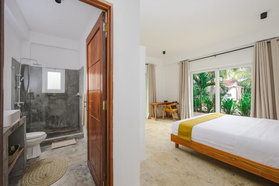 Bed, Bathroom, Photo of the whole room, Bedroom