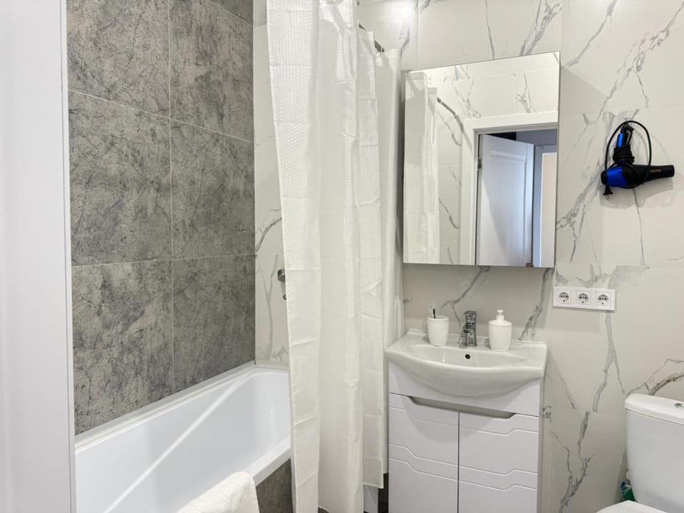 Bathroom, Bath