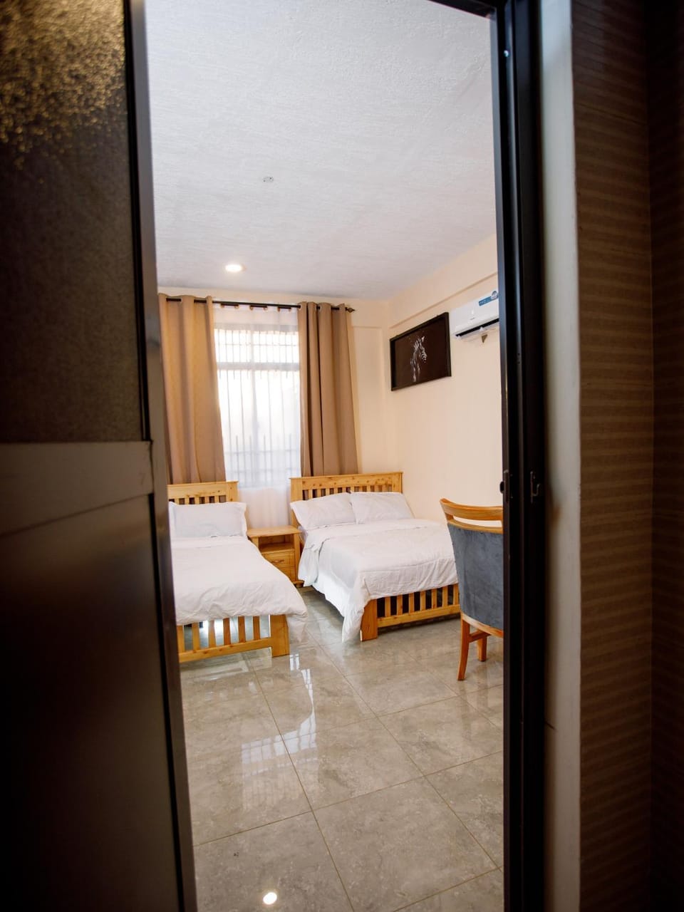 Bed, TV and multimedia, Living room, Photo of the whole room, Seating area, Dining area, Bedroom