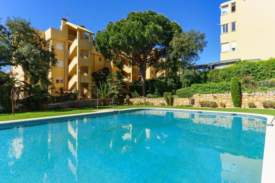 Moon Beach Garden View Apartment in Sitio de Calahonda