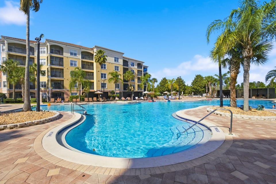 New Epic WorldQuest Poolside Retreat House in Orlando